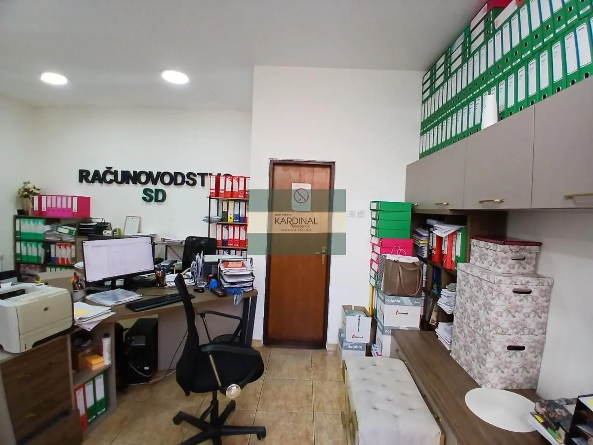 Prodaja, poslovni prostor, 28m², Centar, Jagodina