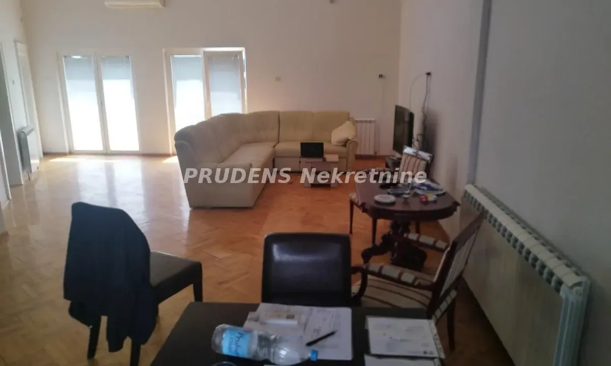 Izdavanje, stan, 100m², Surčin, Beograd