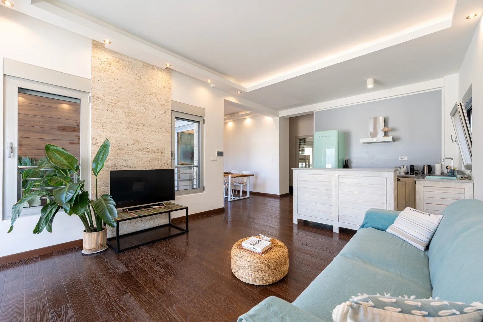 Prodaja, dvosoban stan, 82m², Dobrota, Kotor