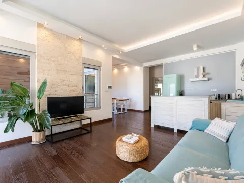 Sale, two bedroom apartment, 82m², Dobrota, Kotor - image 11