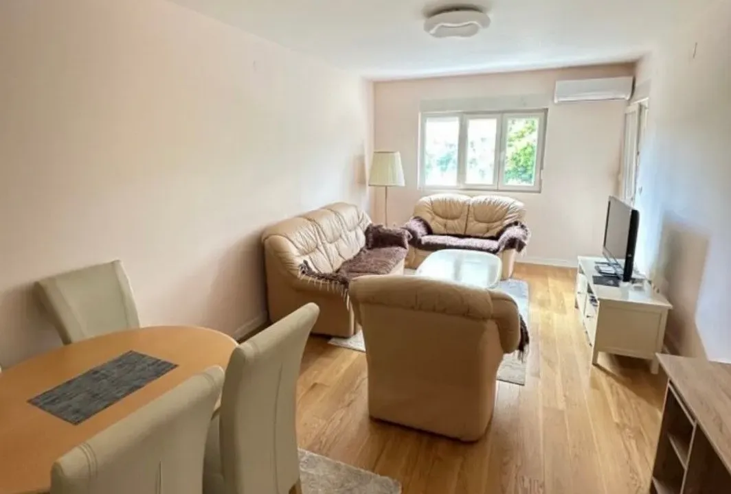 Izdavanje, jednosoban stan, 50m², Central Point, Podgorica