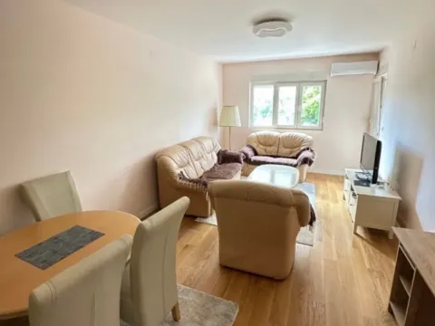 Izdavanje, jednosoban stan, 50m², Central Point, Podgorica