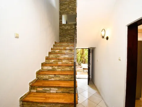 Prodaja, kuća, 200m², Zabjelo, Podgorica - image 13