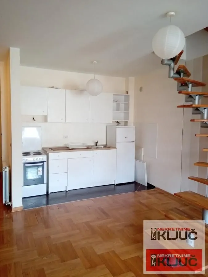 Prodaja, četvorosoban stan, 81m², Bulevar Oslobodjenja, Novi Sad Sve Podlokacije