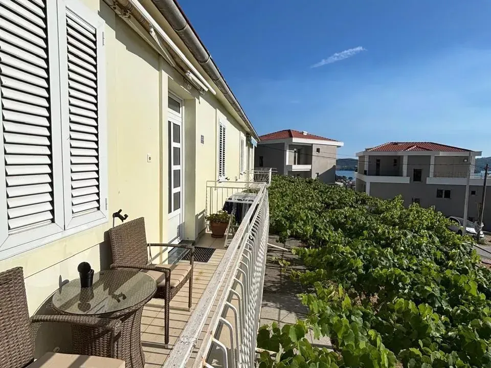 Rent, two bedroom apartment, 65m², Tivat, Crna Gora