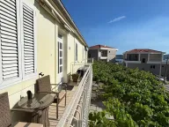 Izdavanje, dvosoban stan, 65m², Tivat, Crna Gora