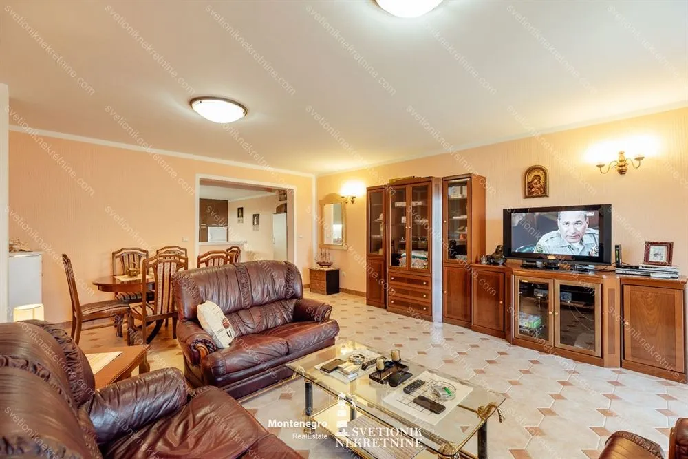 Prodaja, trosoban stan, 178m², Topla, Herceg Novi