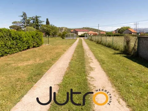 Izdavanje, kuća, 320m², Donja Gorica, Podgorica - image 6