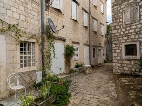 Prodaja, jednosoban stan, 42m², Perast, Kotor - image 16