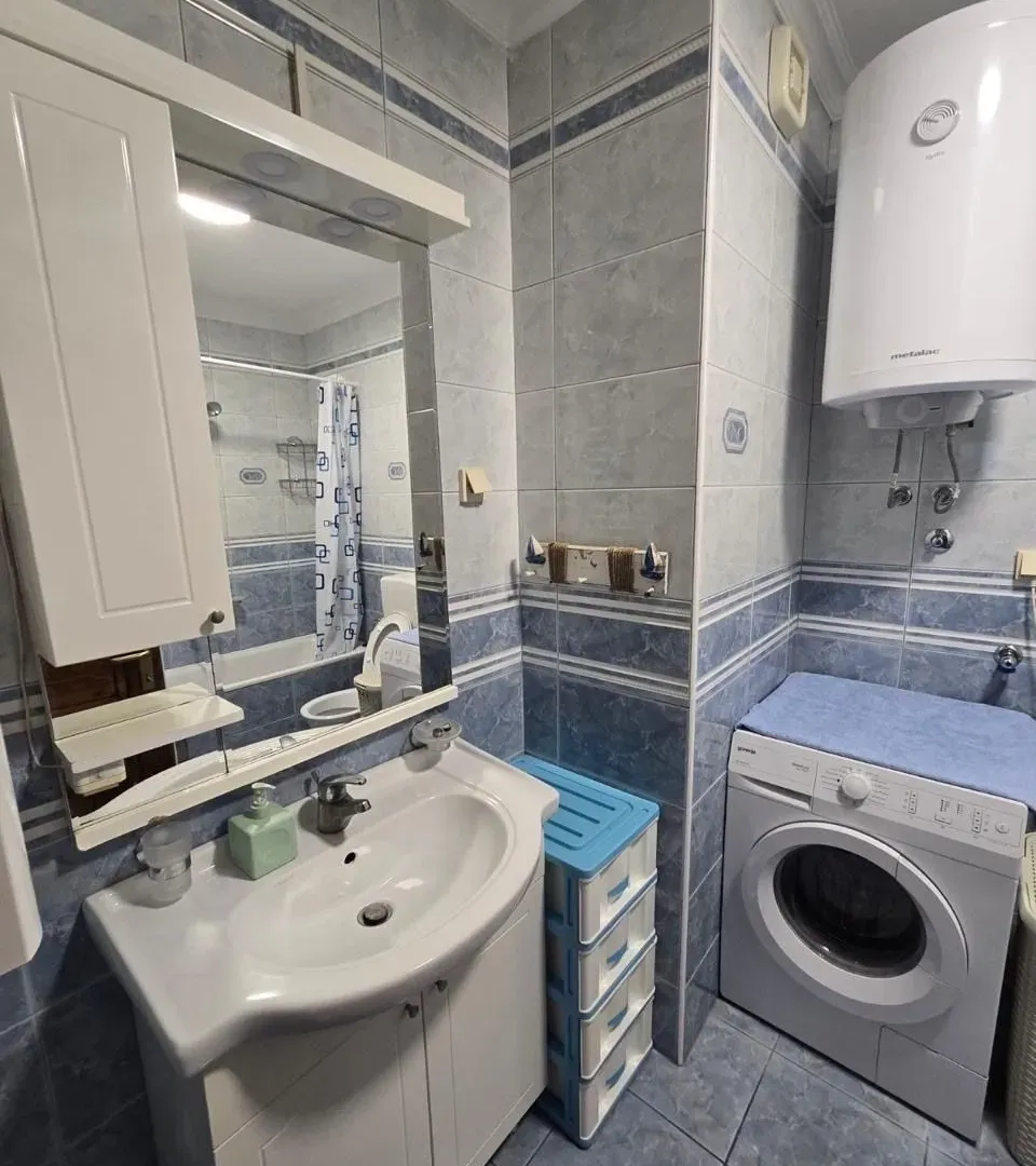 Izdavanje, dvosoban stan, 80m², Tripovići, Tivat