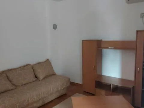 Izdavanje, jednosoban stan, 28m², Grbavica, Novi Sad Sve Podlokacije - image 1