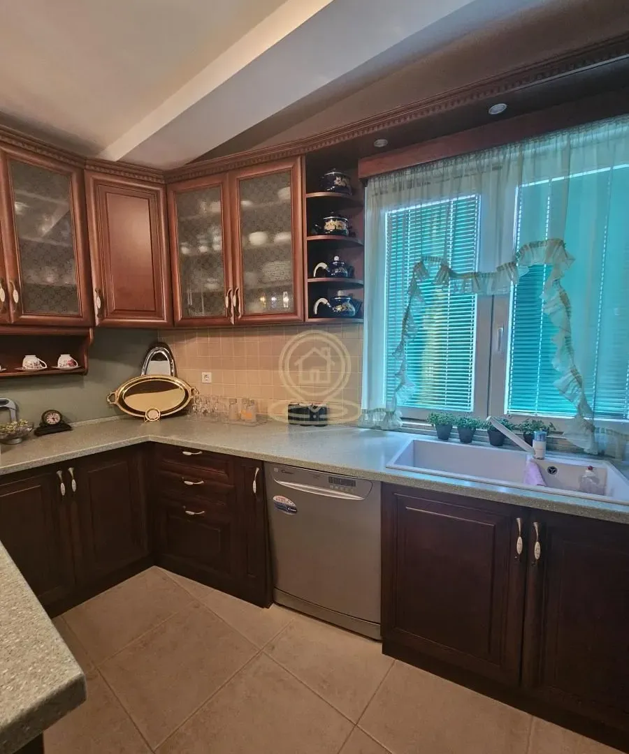 Prodaja, trosoban stan, 130m², Centar, Kragujevac