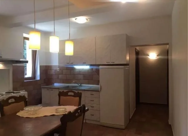 Izdavanje, trosoban stan, 85m², Severni Bulevar, Zvezdara Sve Podlokacije