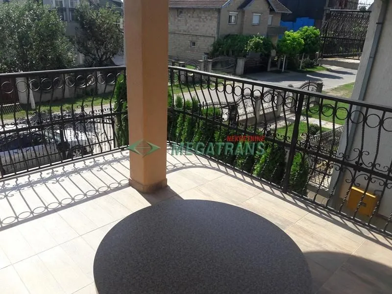 Izdavanje, trosoban stan, 130m², Veternik, Novi Sad Sve Podlokacije