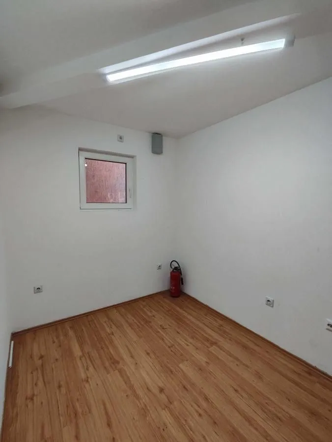 Rent, office space, 112m², Batajnica, Beograd