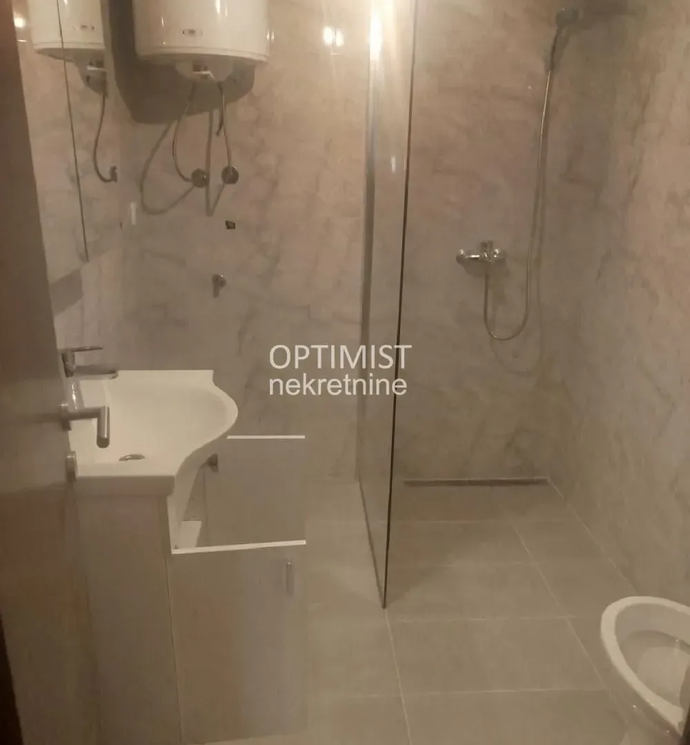 Izdavanje, trosoban stan, 70m², Borča 1, Borča Sve Podlokacije