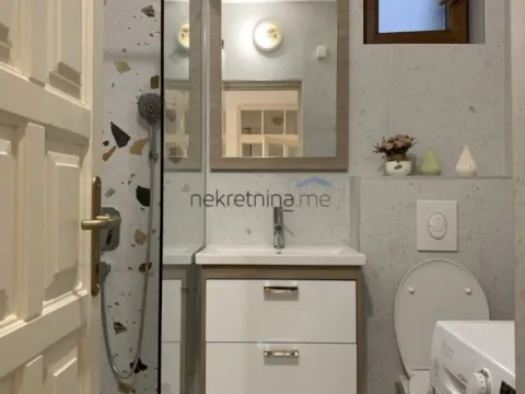 Izdavanje, trosoban stan, 110m², Gorica C, Podgorica - image 9