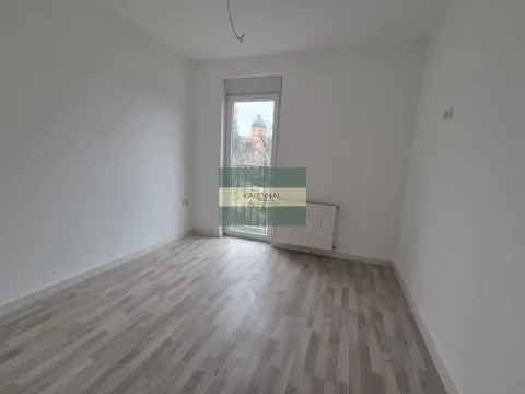 Izdavanje, četvorosoban stan, 97m², Centar, Paraćin - image 8