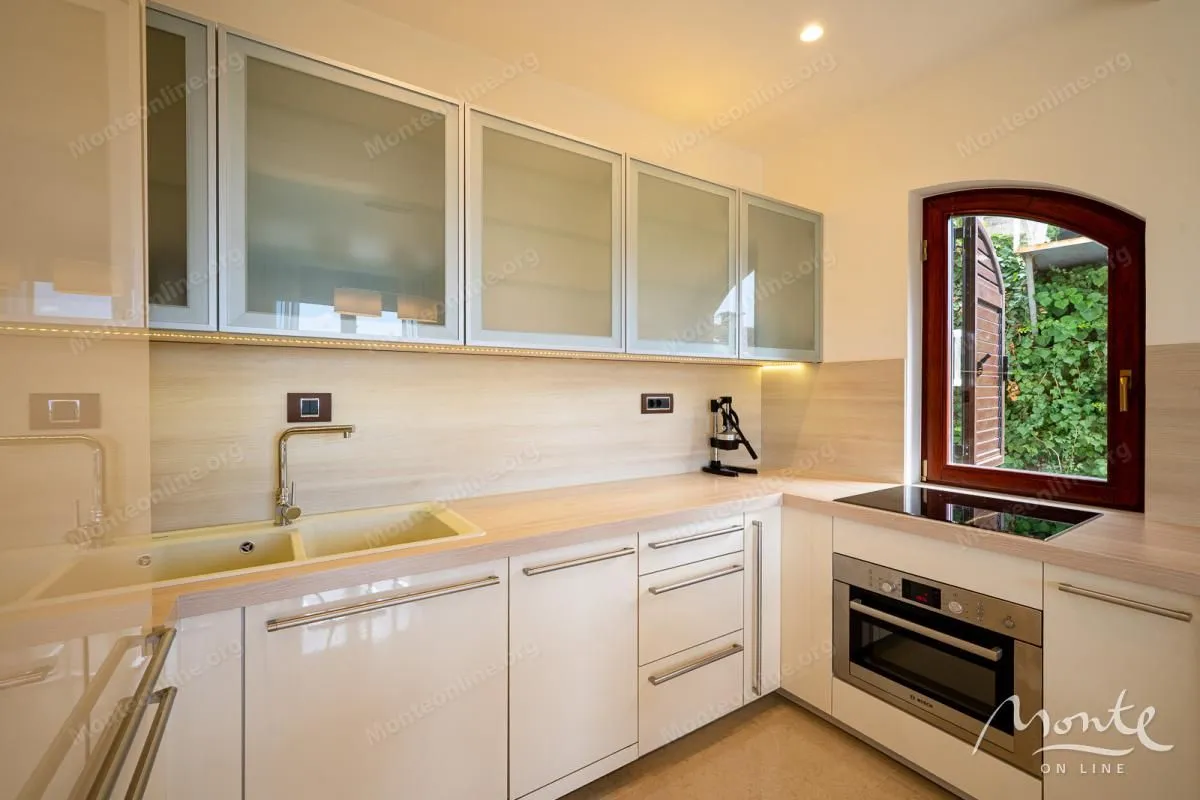 Sale, two bedroom apartment, 88m², Petrovac, Budva