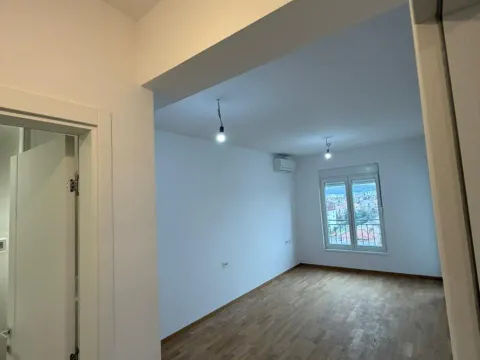 Prodaja, trosoban stan, 105m², Stari Aerodrom, Podgorica - image 12