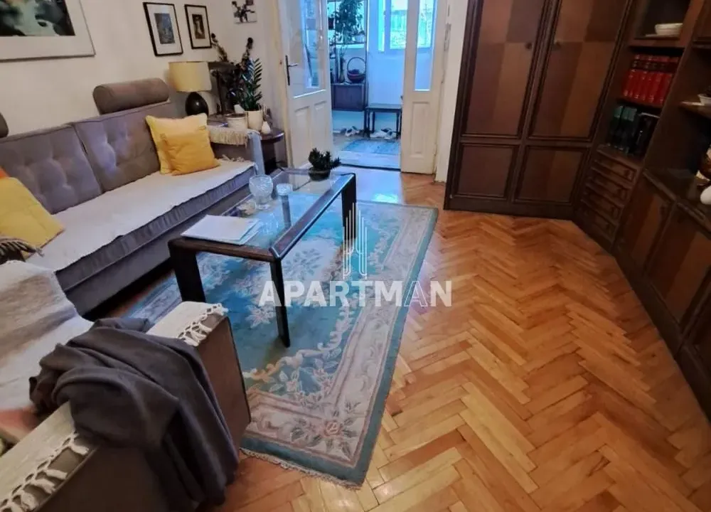 Sale, three bedroom apartment, 74m², Kalenić Pijaca, Vračar Sve Podlokacije