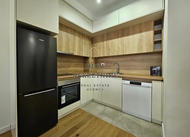 Izdavanje, jednosoban stan, 70m², Centar, Bar