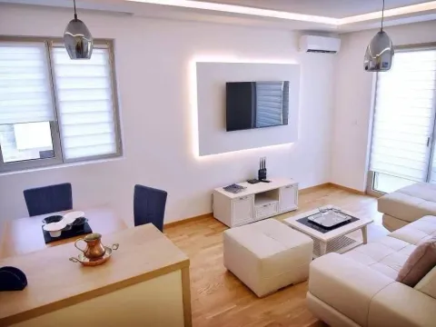 Prodaja, dvosoban stan, 59m², Bečići, Budva - image 1