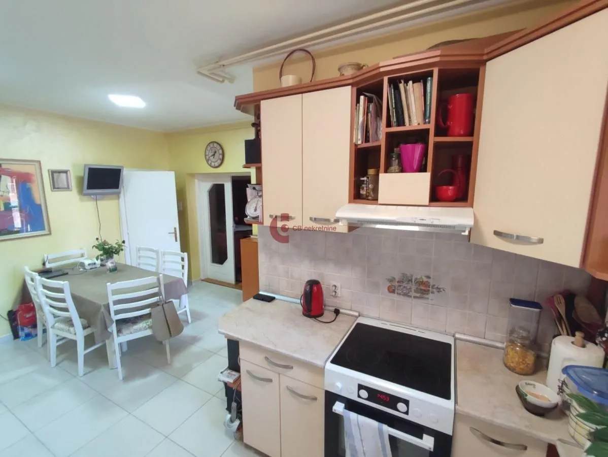 Prodaja, trosoban stan, 94m², Centar, Subotica