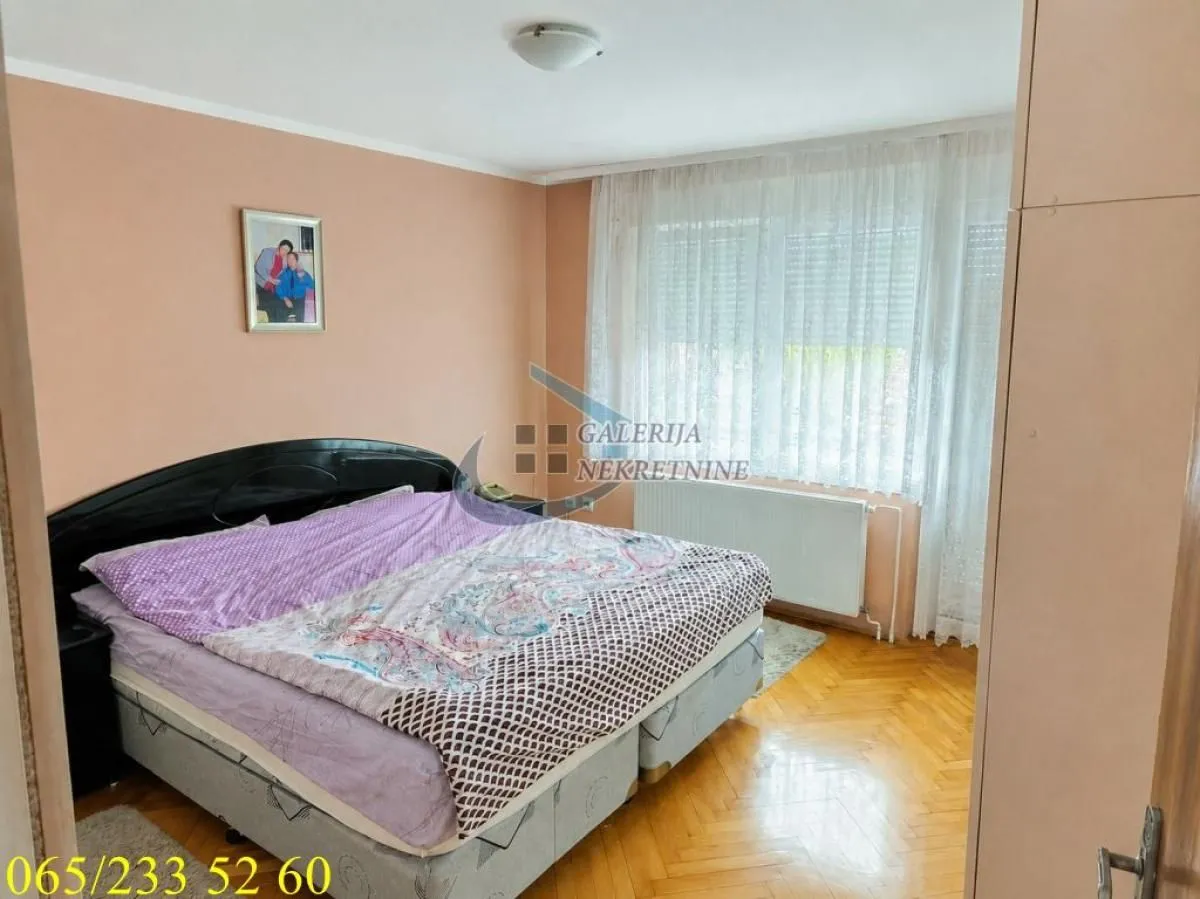 Prodaja, kuća, 190m², Centar, Inđija