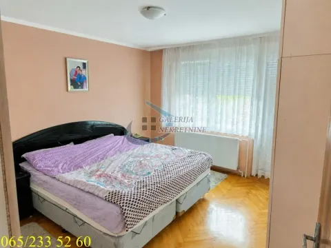 Prodaja, kuća, 190m², Centar, Inđija - image 8