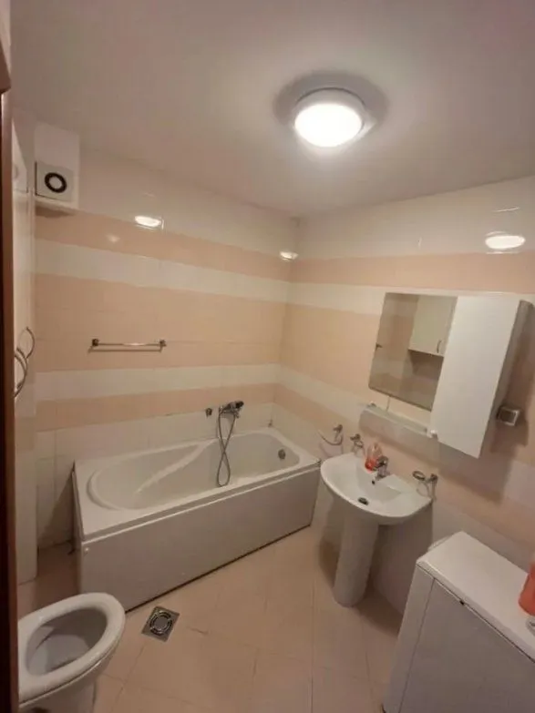 Izdavanje, dvosoban stan, 63m², Stari Aerodrom, Podgorica