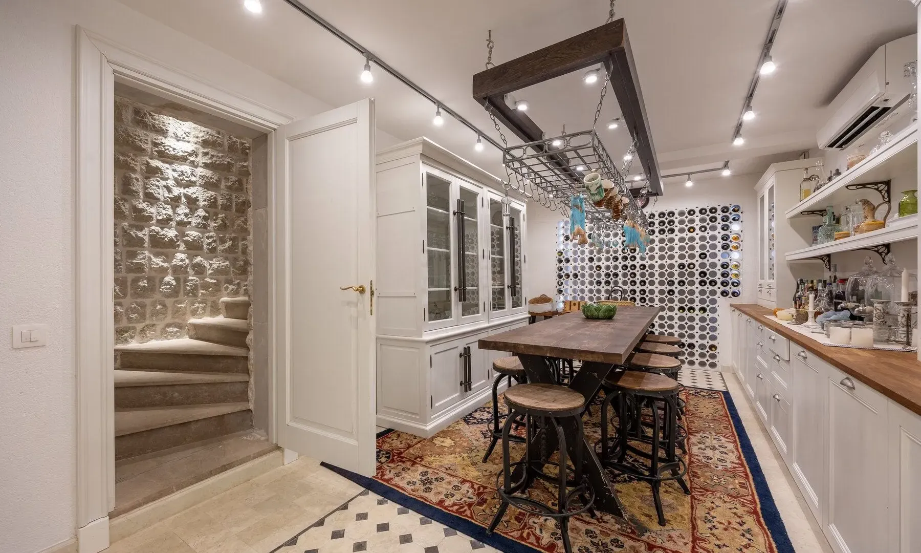 Rent, house, 587m², Dobrota, Kotor