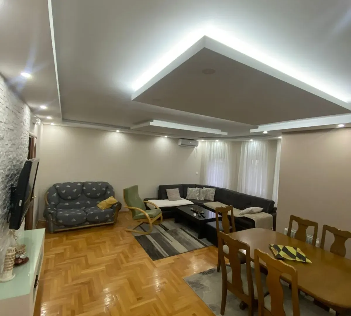 Izdavanje, kuća, 250m², Karaburško Polje, Podgorica