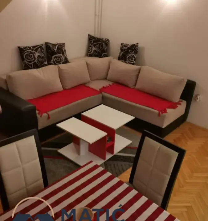 Izdavanje, trosoban stan, 43m², Detelinara, Novi Sad Sve Podlokacije