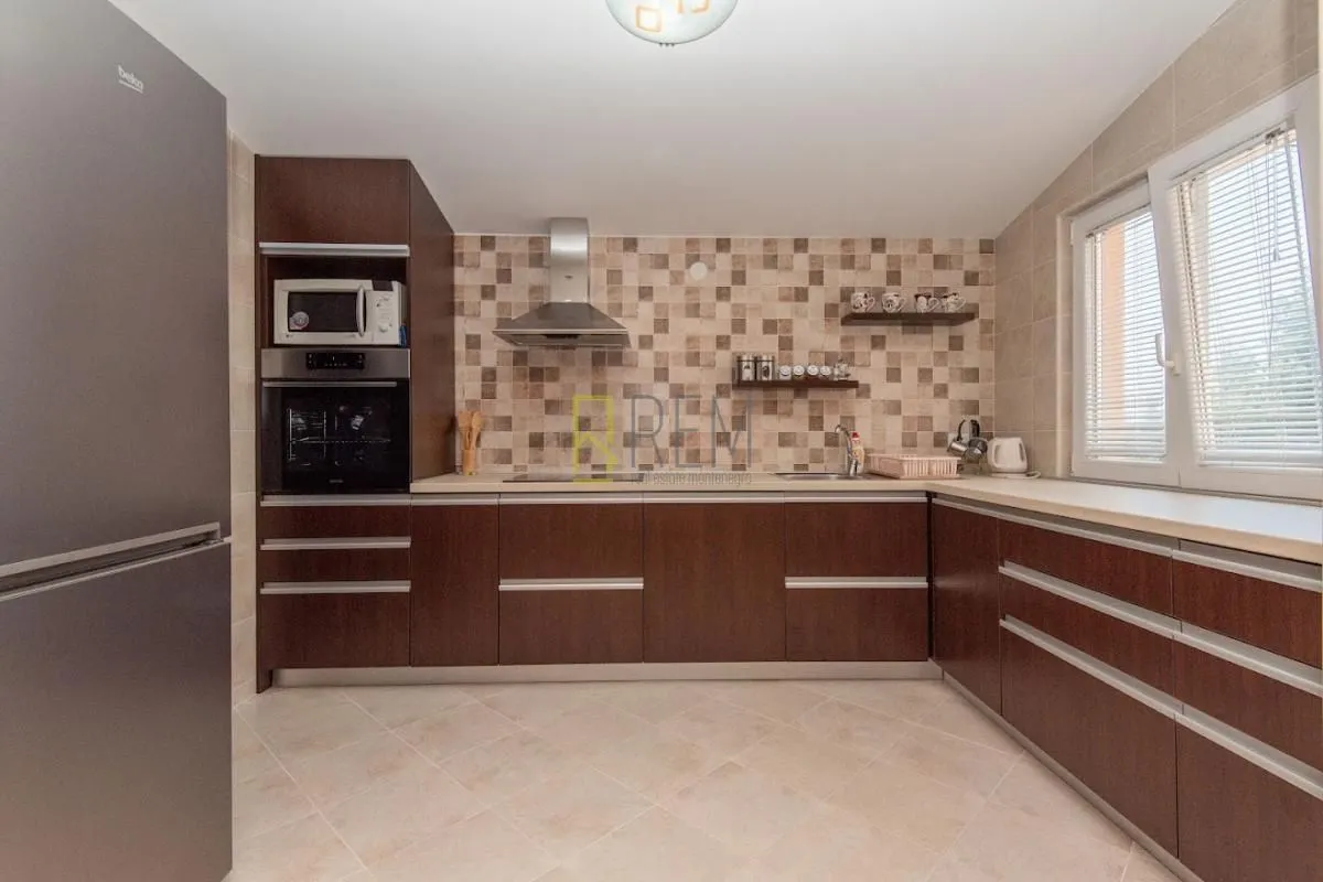 Prodaja, kuća, 340m², Bar, Crna Gora