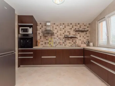 Sale, house, 340m², Bar, Crna Gora - image 14