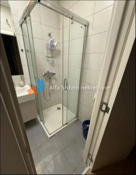 Izdavanje, trosoban stan, 73m², Vračar Sve Podlokacije, Beograd