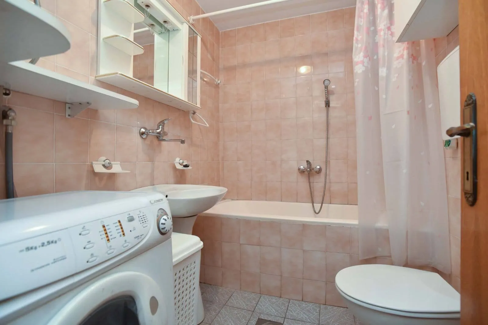 Rent, three bedroom apartment, 92m², Centar, Budva