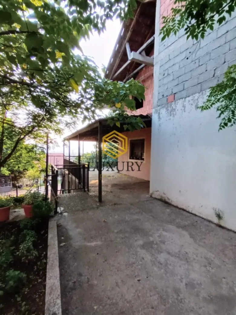 Prodaja, kuća, 140m², Kakaricka Gora, Podgorica