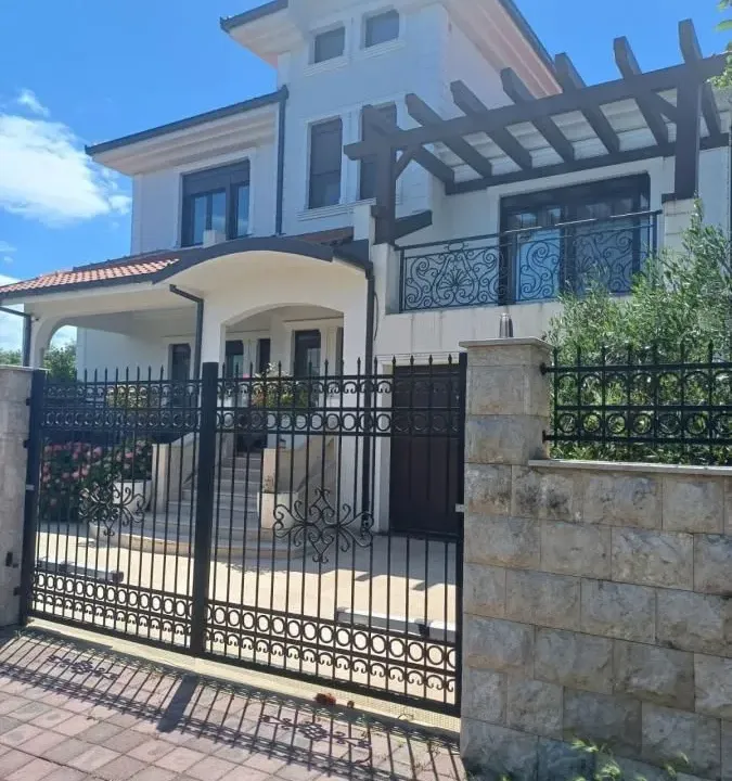 Prodaja, kuća, 356m², Radovići, Tivat