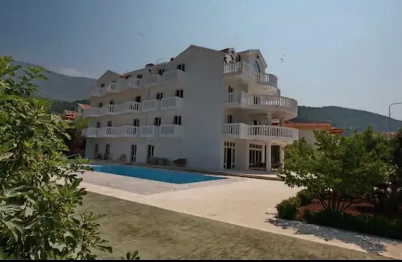Prodaja, ugostiteljski objekat, 1500m², Centar, Budva