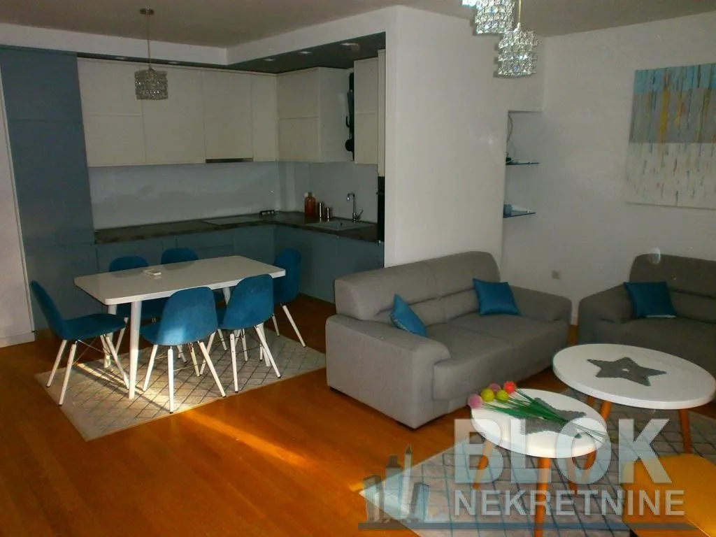Izdavanje, trosoban stan, 105m², Dalmatinska ulica, Podgorica