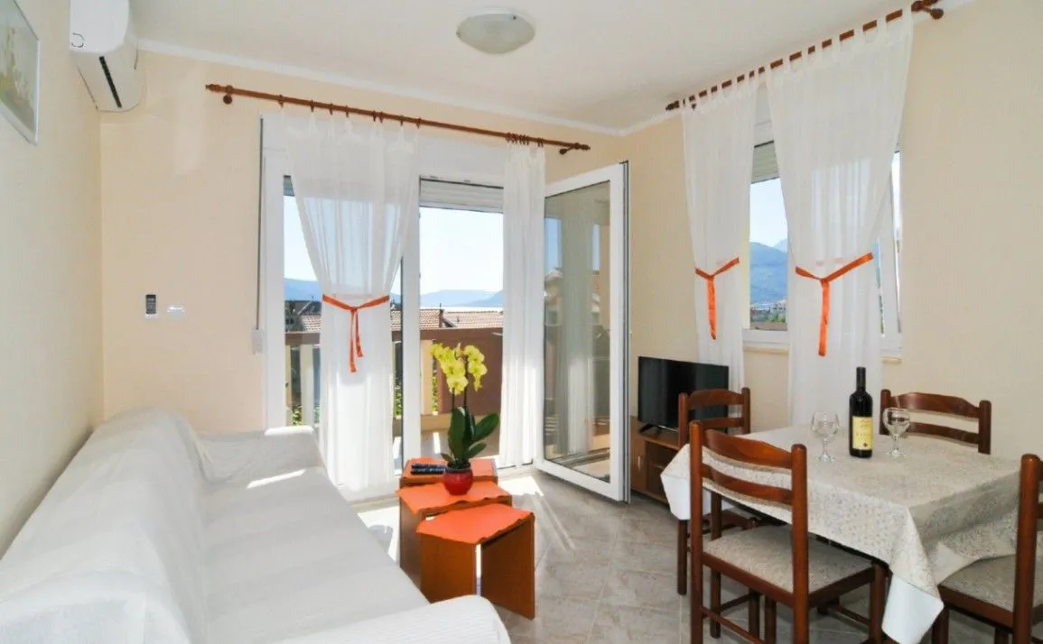 Izdavanje, jednosoban stan, 48m², Seljanovo, Tivat