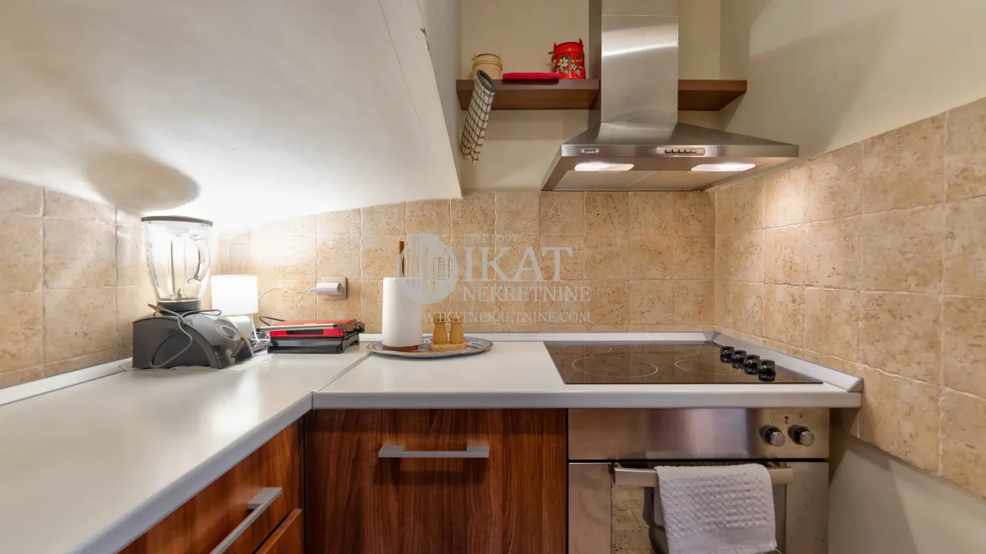 Prodaja, četvorosoban stan, 90m², 25. Maj, Zlatibor