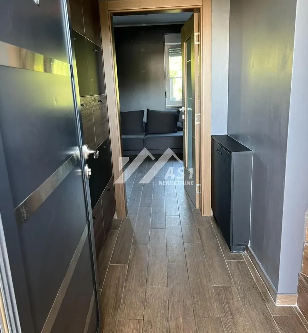 Prodaja, četvorosoban stan, 73m², Karagača, Petrovaradin