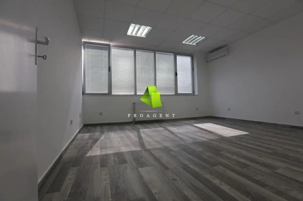 Rent, office space, 110m², Medijana, Niš