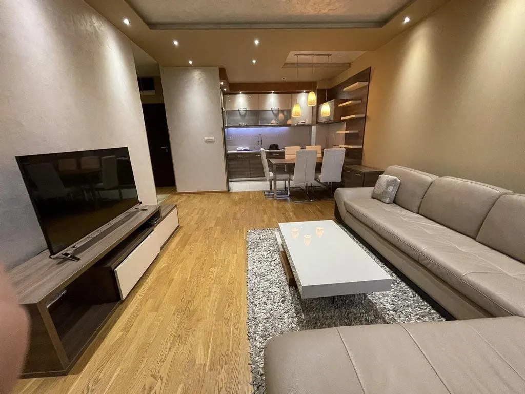 Izdavanje, dvosoban stan, 65m², City Kvart, Podgorica