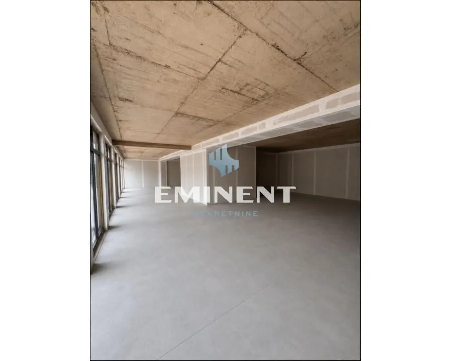 Izdavanje, poslovni prostor, 200m², Žarkovo, Beograd