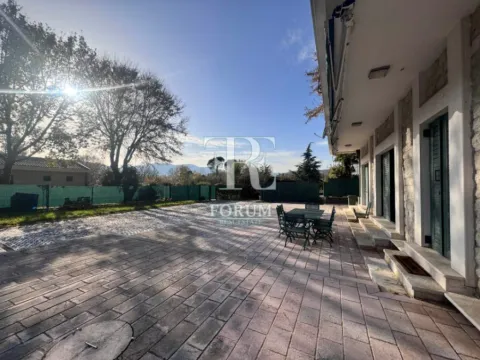 Izdavanje, kuća, 380m², Mareza, Podgorica - image 3