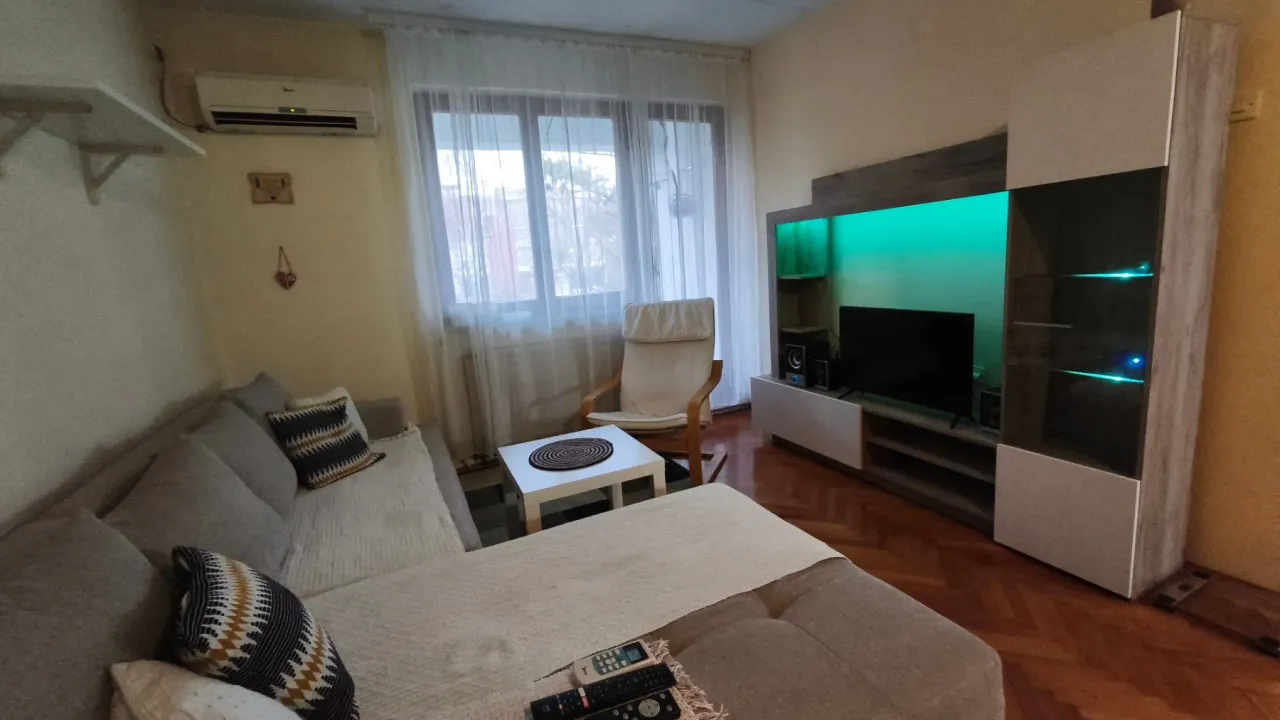 Izdavanje, dvosoban stan, 44m², Vojna Bolnica, Niš